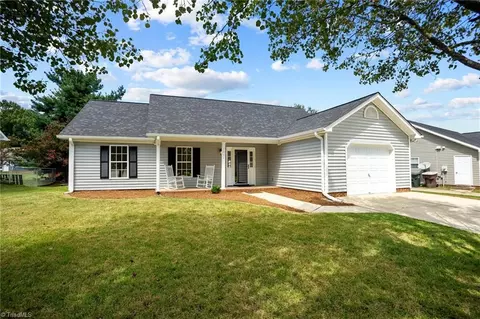 1801 Saint Charles Ln, Greensboro, NC 27405