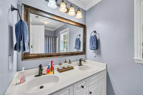 Bath - 4014 Quarter Gate Dr, High Point, NC 27265 photo 3 of 5