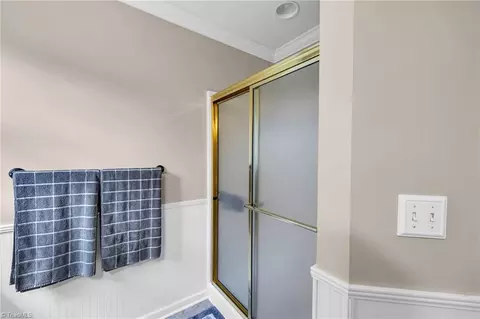 Bath - 4014 Quarter Gate Dr, High Point, NC 27265 photo 2 of 5