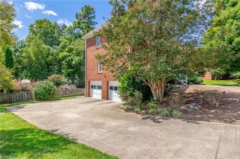 Exterior - 4014 Quarter Gate Dr, High Point, NC 27265 photo 6 of 9