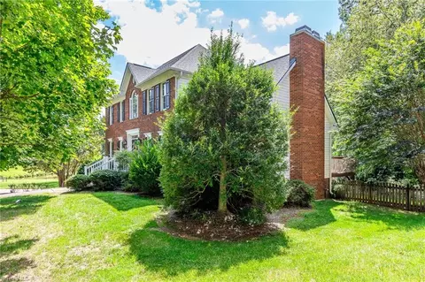 Exterior - 4014 Quarter Gate Dr, High Point, NC 27265 photo 5 of 9