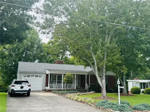 938 Cliff Rd, Asheboro, NC 27203