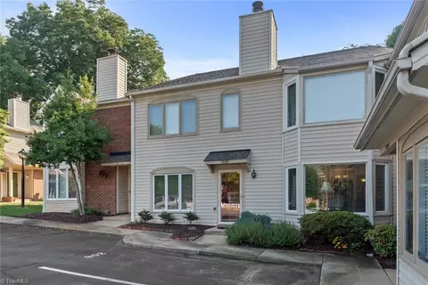 208 Tanners Mill Ct, Winston Salem, NC 27101