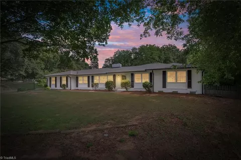 3941 Fieldview Ct, Clemmons, NC 27012