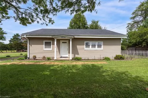 1930 Union Cross Rd, Winston Salem, NC 27107