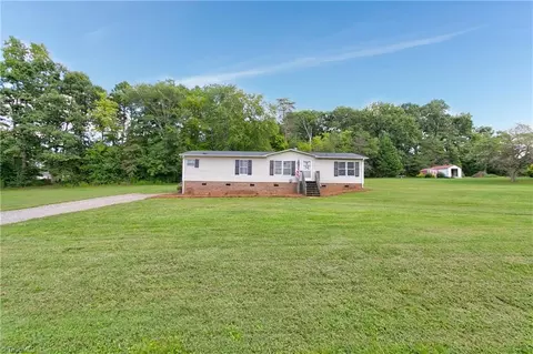 1012 Safehaven Pl, Yadkinville, NC 27055