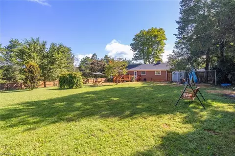 305 Hampton Dr, High Point, NC 27265 photo 29