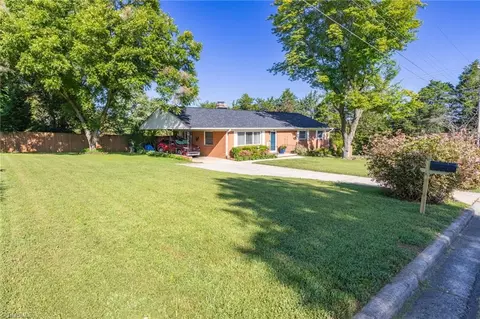 305 Hampton Dr, High Point, NC 27265 photo 4