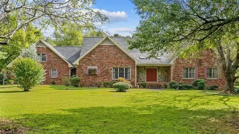 1811 Townsend Forest Ln, Browns Summit, NC 27214