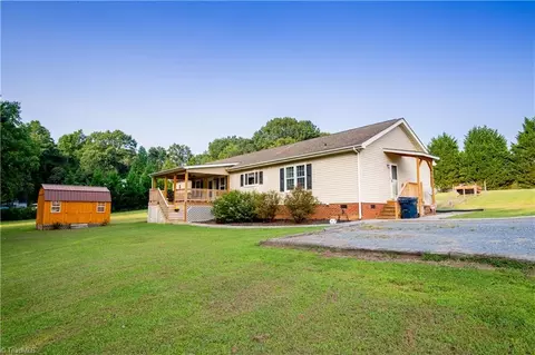 752 Frazier View Rd, Randleman, NC 27317