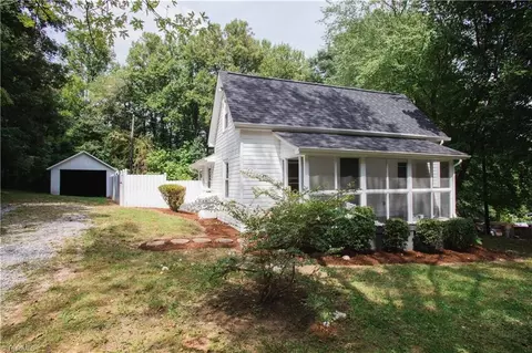 715 Edgewood Rd, Wilkesboro, NC 28697