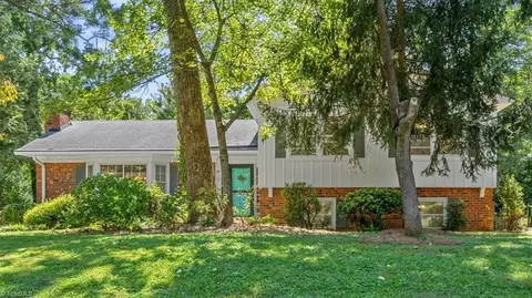 4407 Williamsburg Rd, Greensboro, NC 27410