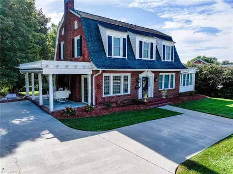 1004 Main St N, Mount Airy, NC 27030