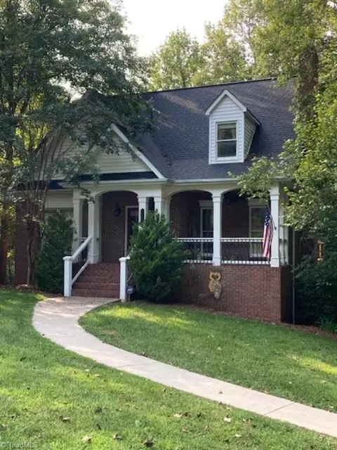 562 Forest Dr, Wilkesboro, NC 28697