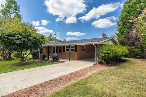907 Brentwood Rd, Eden, NC 27288