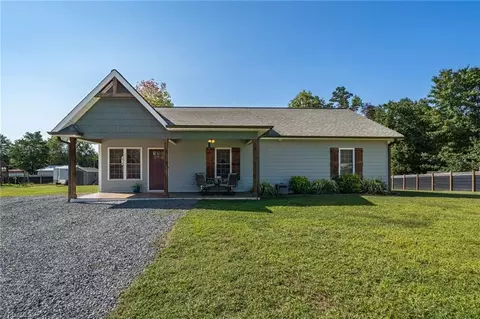 1534 Brock Rd, Yadkinville, NC 27055