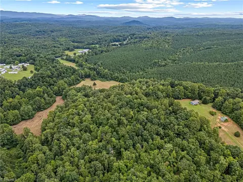 1467 Indian Hollow Cir, Stuart, VA 24171
