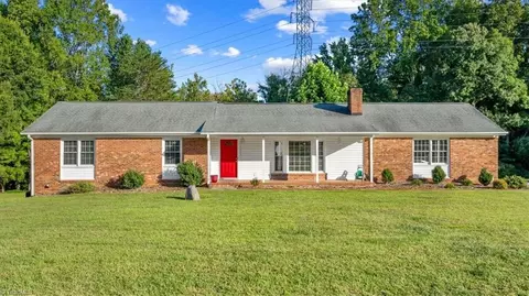 3405 Brookfield Dr, Greensboro, NC 27410