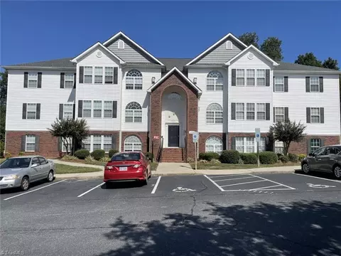 4325 Cedarcroft Ct #1C, Greensboro, NC 27409