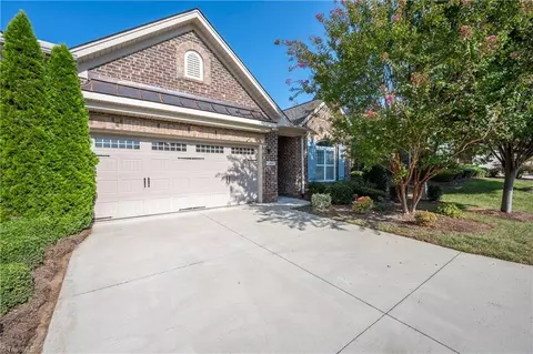 900 Friedberg Village Dr, Winston Salem, NC 27127