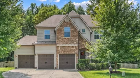 2701 Edenridge Dr, High Point, NC 27265