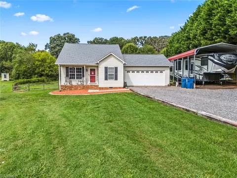 126 Oak Leaf Ct, Mocksville, NC 27028