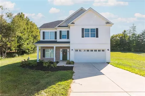 153 Robin Dr W, Advance, NC 27006