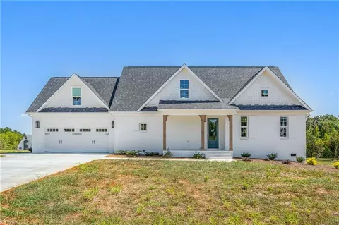 111 Arrow Glenn Ct, Advance, NC 27006