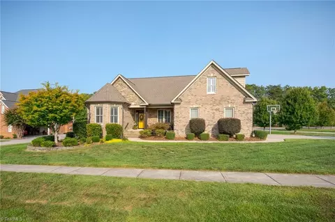 5800 Mabe Dr, Oak Ridge, NC 27310