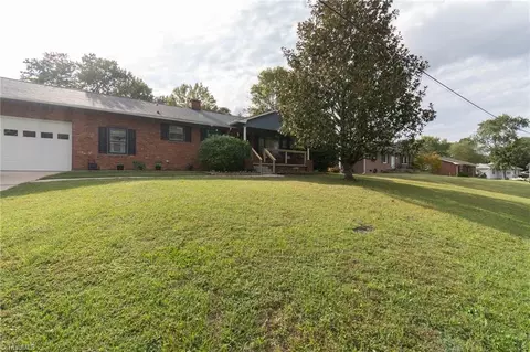3405 Pine Valley Rd, High Point, NC 27265
