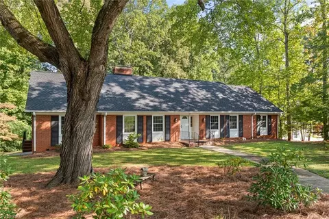 3231 Blenheim Pl, Winston Salem, NC 27106