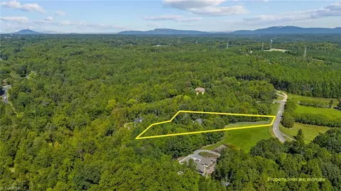 7905 Creedmoor Dr, Rural Hall, NC 27045