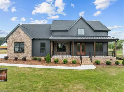 7504 Hawkins Ridge Dr, Stokesdale, NC 27357