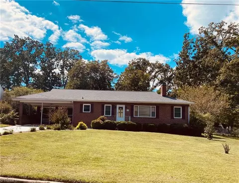1313 Hawthorne Ave, Reidsville, NC 27320