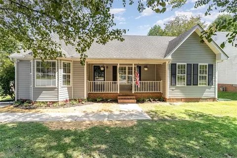 3005 Brookrun Dr, Jamestown, NC 27282