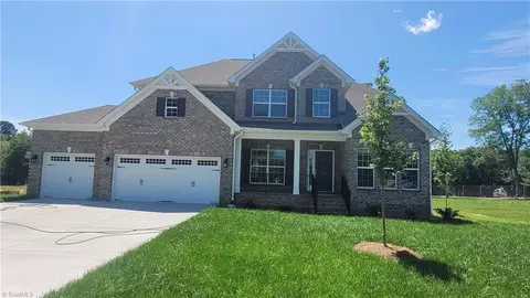 1606 Lazy Fox Ln #2, Kernersville, NC 27284