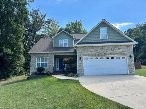 4904 Bay Harvest Ct, Clemmons, NC 27012