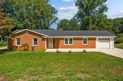 2131 Rougemount Ln, Kernersville, NC 27284