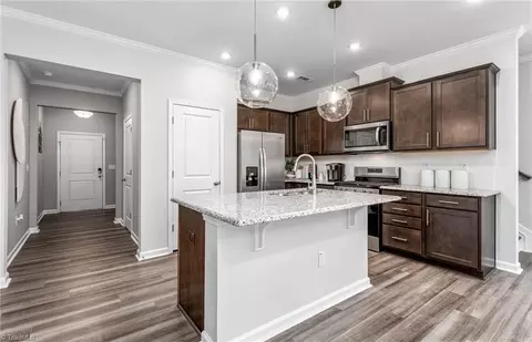 938 Falls Grove Trl, High Point, NC 27265 photo 4