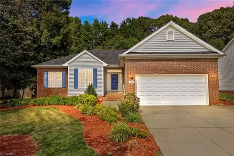 6306 Stonewick Dr, Jamestown, NC 27282