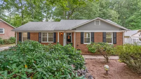 4007 Ridgedale Dr, Greensboro, NC 27455