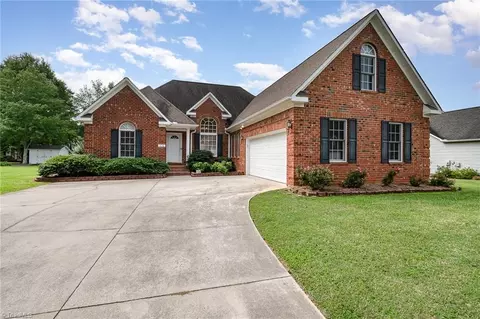 630 Tara Dr, High Point, NC 27265