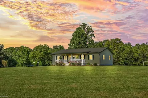 577 Jericho Rd, Harmony, NC 28634 photo 2