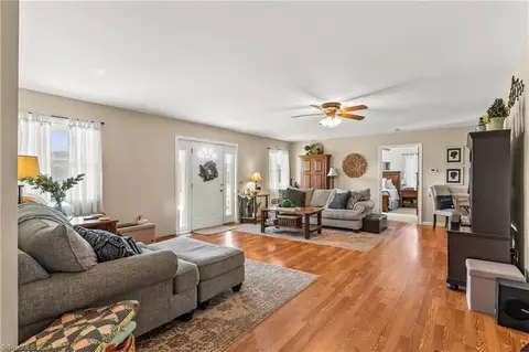 577 Jericho Rd, Harmony, NC 28634 photo 10