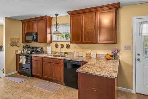 577 Jericho Rd, Harmony, NC 28634 photo 13