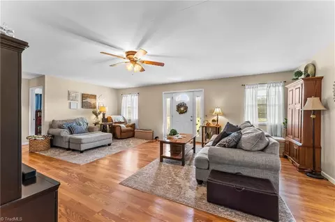 577 Jericho Rd, Harmony, NC 28634 photo 8