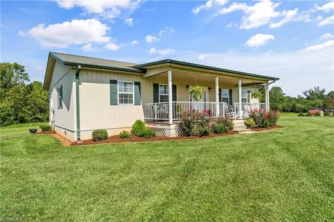 577 Jericho Rd, Harmony, NC 28634 photo 4