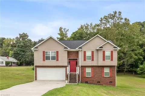 119 Lanie Creek Dr, Lexington, NC 27295