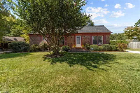 3323 Warwick Dr, Jamestown, NC 27282