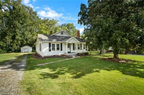 420 Vandalia Rd W, Greensboro, NC 27406